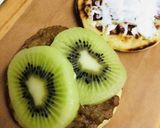 キウイのバーガー☆ワッフル型パンケーキで作り方3写真