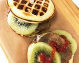 キウイのバーガー☆ワッフル型パンケーキで作り方5写真