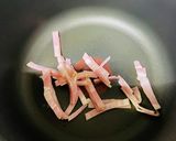 簡単♪ベーコンと大根のコンソメスープ作り方1写真