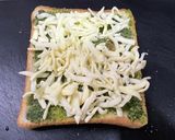 大葉ジェノベーゼソースとチーズのトースト作り方3写真