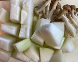 お鍋一つで冬瓜としめじの鶏そぼろ煮♡作り方1写真