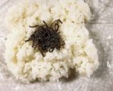 梅と塩吹昆布のおにぎり作り方6写真