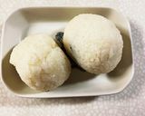 梅と塩吹昆布のおにぎり作り方10写真
