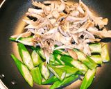 簡単!舞茸とオクラの肉炒め☆作り方2写真
