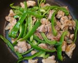 簡単☆お手軽豚こまピーマン炒め丼♩作り方5写真
