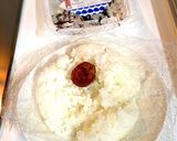 梅干しと塩昆布（佃煮）の二刀流おにぎり作り方2写真