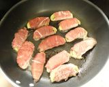牛肉巻きキウイのにんにくしょう油炒め作り方3写真