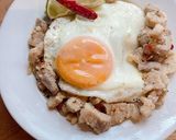 シシグ（豚バラ粗ミンチの塩ニンニク丼）作り方5写真