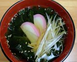 即席！お吸い物　ワカメとかまぼこ作り方4写真