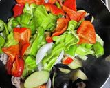 夏野菜と豚バラのピリ辛味噌ダレ炒め作り方3写真