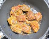 角切り牛肉と春菊の中華風スパイス焼き作り方3写真