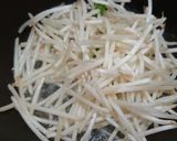 サラダの材料で炒めもの作り方2写真