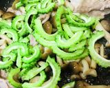 豚肉＆キノコのゴーヤーチャンプルー作り方2写真