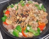 鶏肉と海老のミックスナッツ炒め作り方4写真