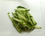 キュウリとカニカマのにんにくマヨ和え作り方1写真