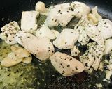 鶏むね肉＆バジルパウダー●鶏玉子炒め作り方2写真