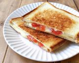 食パンで簡単！ホットサンド／トマトチーズ作り方5写真