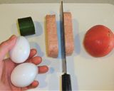 週末の朝☀️スパムと夏野菜の贅沢オムレツ作り方1写真