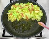キャベたまベーコンのコンソメカレー炒め作り方4写真