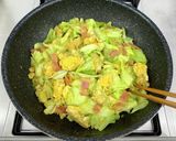 キャベたまベーコンのコンソメカレー炒め作り方6写真