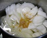 簡単！蕪と玉葱のお味噌汁作り方2写真