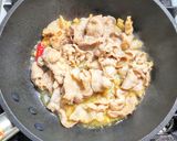 豚こま肉と春菊のピリ辛ニンニク炒め作り方3写真