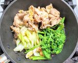 豚こま肉と春菊のピリ辛ニンニク炒め作り方5写真