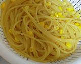 簡単、レトルトカレーパスタ、目玉のせ!作り方3写真