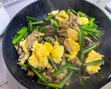 ズボラ飯!ニラ玉 & 豚肉の甘辛炒め作り方6写真