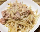 もやしは便利！鶏もも肉のもやし炒め作り方3写真