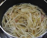 かんたんコンソメスープ～もやし入り作り方7写真