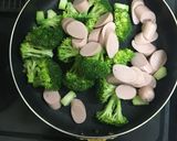魚肉ソーセージとブロッコリーのクミン炒め作り方4写真