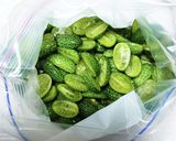 メロン胡瓜(スイカ胡瓜)の辛子漬け作り方2写真