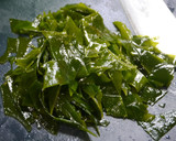こむらがえり対策！わかめと小松菜の炒め物作り方1写真