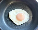 黄身が少し固まってトロントロンの目玉焼き作り方5写真