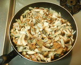 3種のキノコと豚肉の炒め物・香りが最高！作り方3写真