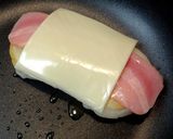 お子様も喜ぶ♡ベーコンチーズもち玉焼き作り方3写真