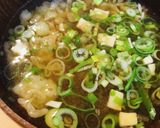 レトルト活用●ネギ＆揚げ玉＋の具みそしる作り方2写真