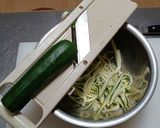 ズッキーニのパスタ風　トマトサラダ作り方2写真