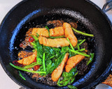 さつま揚げとほうれん草の焼鳥のタレ炒め作り方4写真
