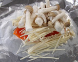調理楽々！簡単☆きのこと鮭のホイル焼き作り方3写真
