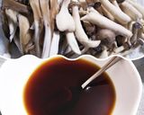 鶏もも肉とさつま芋ときのこの甘辛ゴマ炒め作り方3写真