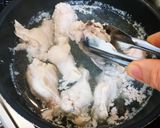 蜂蜜レモンで作る鶏手羽元と薩摩芋煮作り方3写真