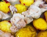 蜂蜜レモンで作る鶏手羽元と薩摩芋煮作り方9写真