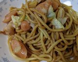 キャベツと豚バラ肉とウインナーの焼きそば作り方6写真
