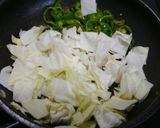 簡単!ハンバーグとキャベツのオイスタ炒め作り方3写真