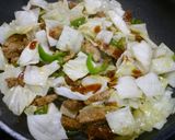 簡単!ハンバーグとキャベツのオイスタ炒め作り方4写真