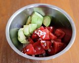 トマトとアボカドの中華風サラダ。作り方1写真