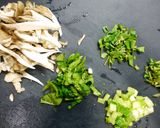 免疫力アップ！舞茸とクレソンのお味噌汁作り方1写真