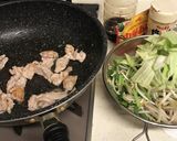 簡単☆豚肉ともやしニラ炒め作り方1写真